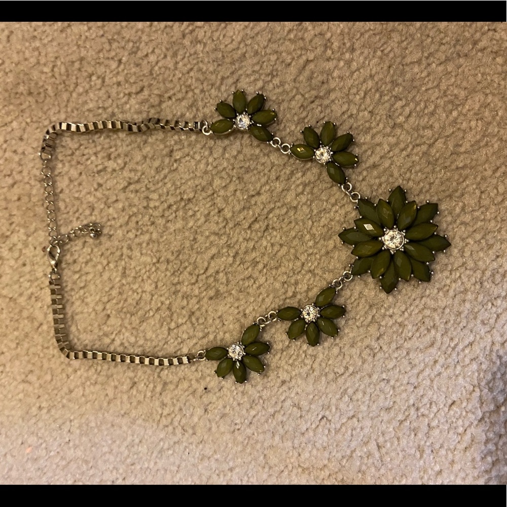 dark green flower gem necklace